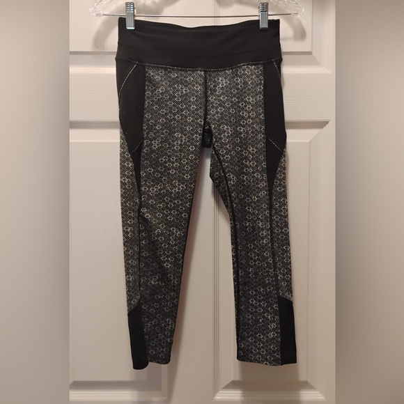 Bundle of (8) Athleta Leggings Size XS Cropped and Full Length - Picture 12 of 16